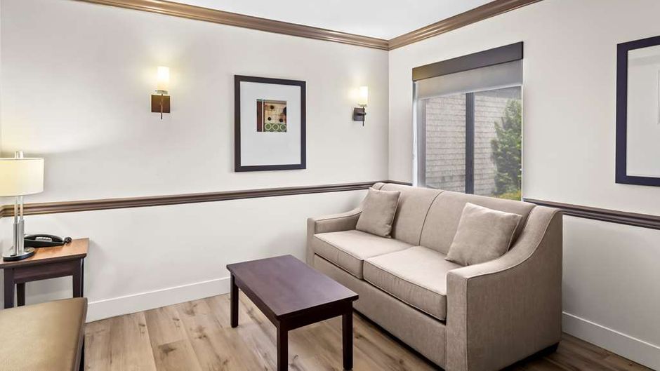 Best Western Maple Ridge Hotel Room