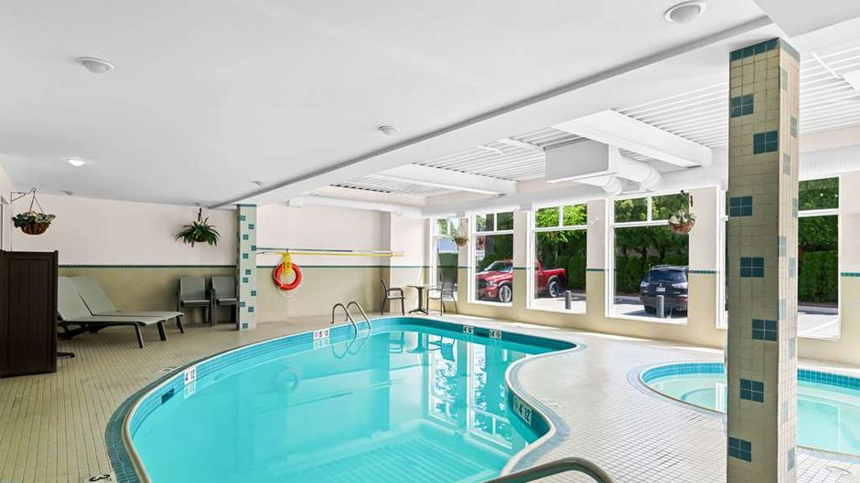 Best Western Maple Ridge Hotel Pool