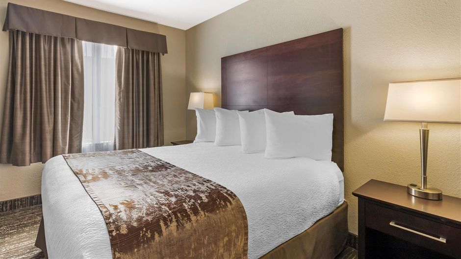 Best Western Plus Pembina Inn & Suites Suite