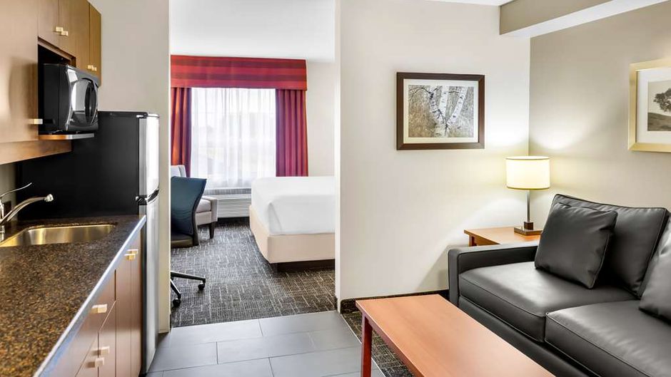 Best Western Thompson Hotel & Suites Suite