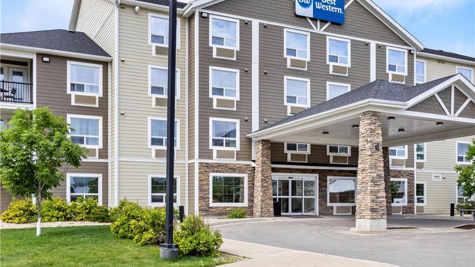 Best Western Thompson Hotel & Suites Exterior