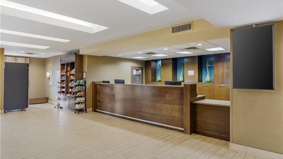 Best Western Plus Winnipeg West Lobby