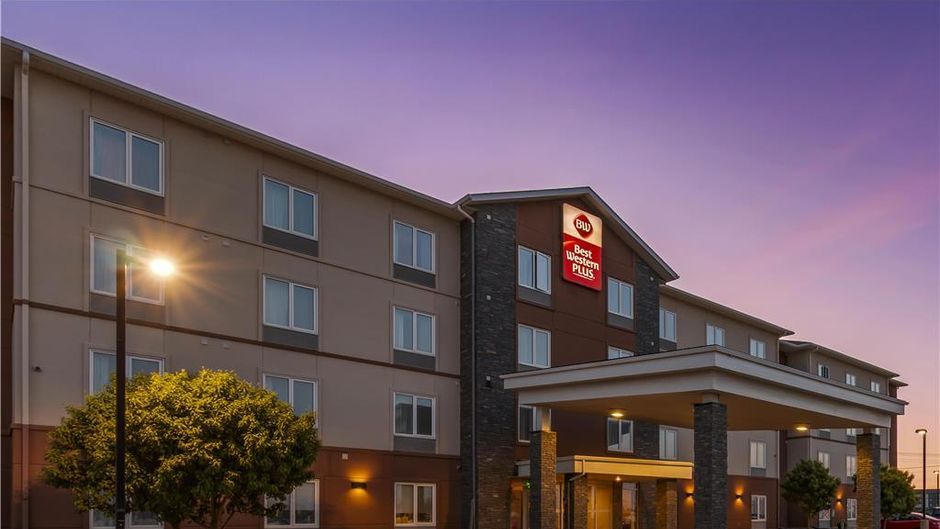 Best Western Plus Winnipeg West Exterior