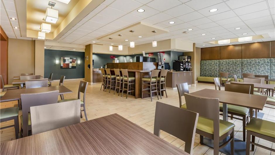 Best Western Plus Winnipeg West Restaurant