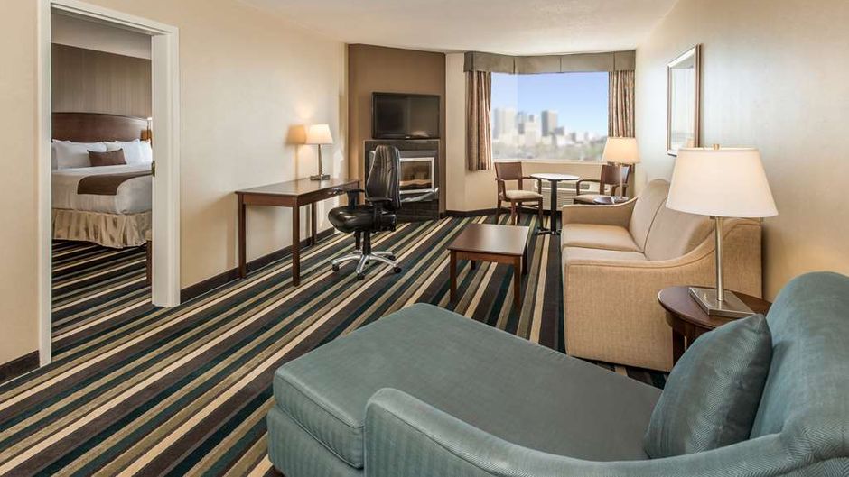 Best Western Plus Winnipeg Airport Hotel Suite