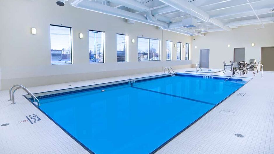 Best Western Plus Winnipeg Airport Hotel Pool