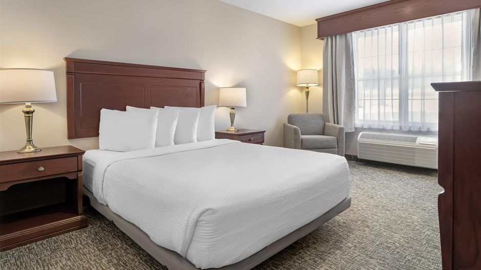 Best Western Plus Grand Sault Htl Suites Room