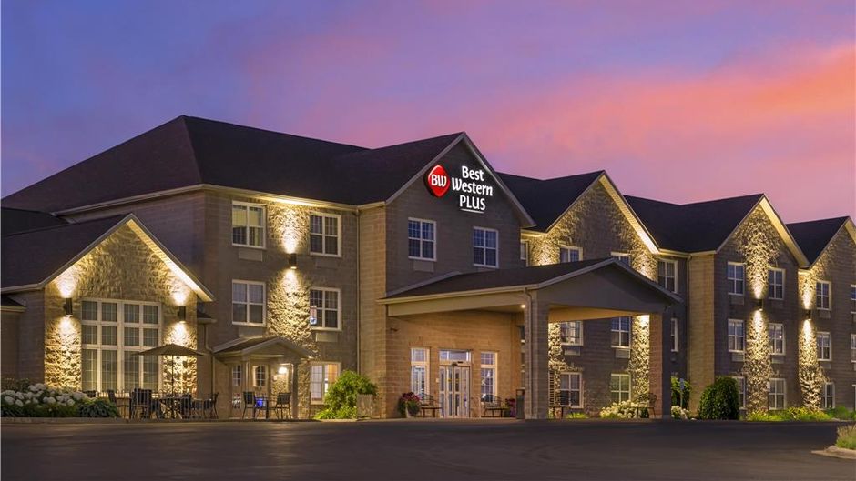 Best Western Plus Woodstock Hotel & Conf Exterior