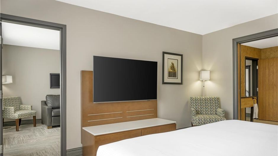 Best Western Plus Woodstock Hotel & Conf Room