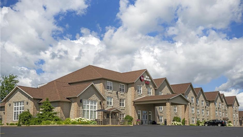 Best Western Plus Woodstock Hotel & Conf Exterior