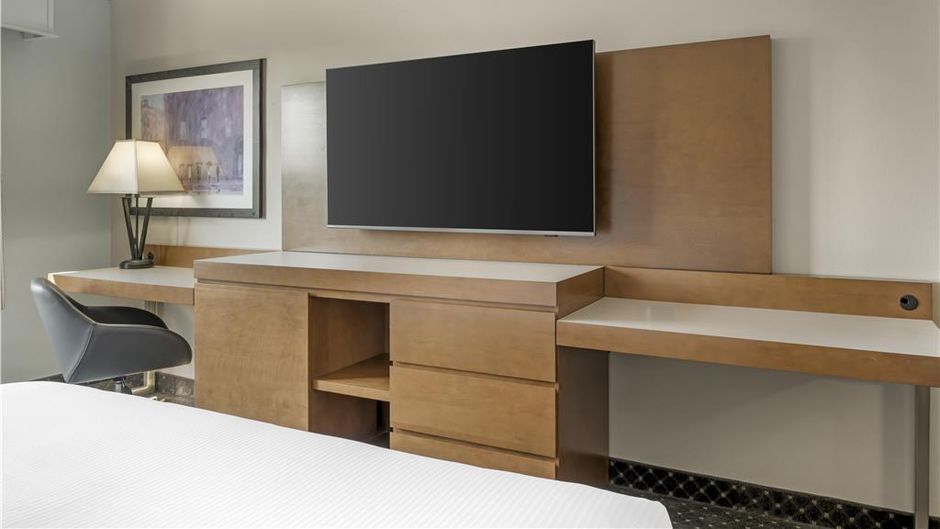 Best Western Plus Woodstock Hotel & Conf Room