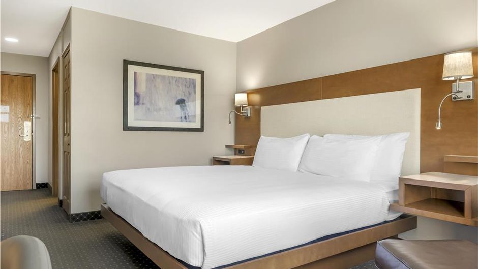 Best Western Plus Woodstock Hotel & Conf Room