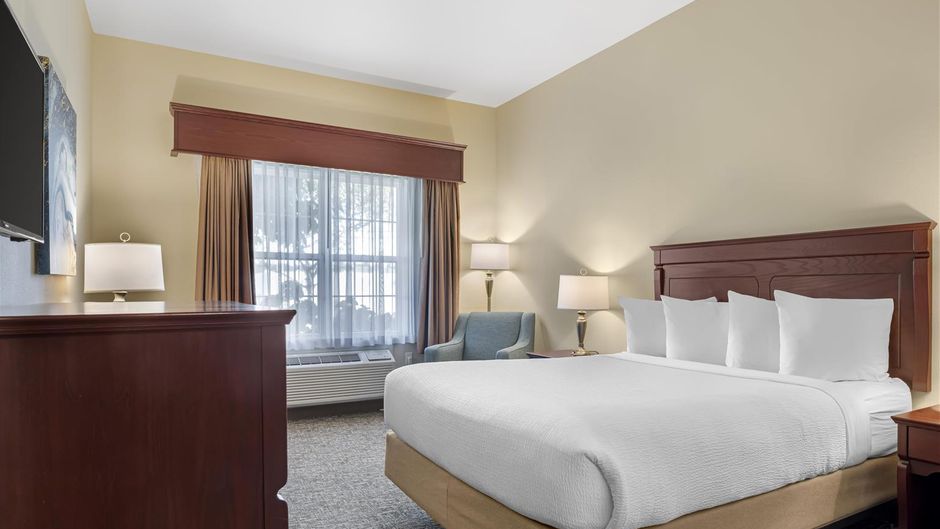Best Western Plus Fredericton Htl Suites Room