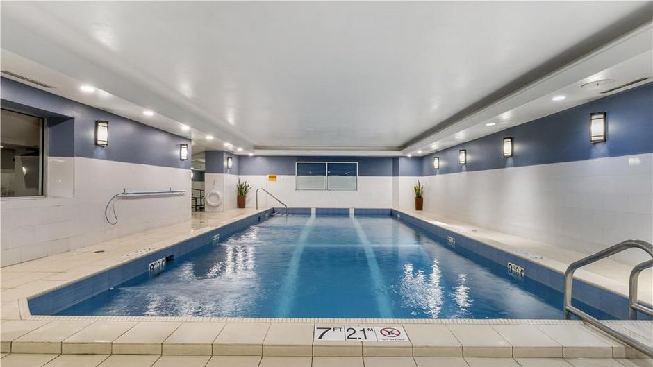 Best Western Plus Chocolate Lake Hotel Pool