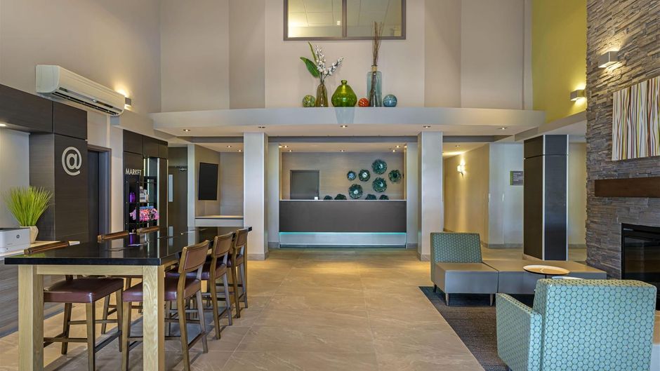 Best Western Plus Dartmouth Hotel & Stes Lobby