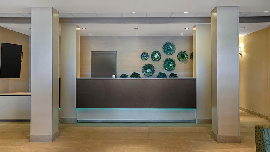 Best Western Plus Dartmouth Hotel & Stes Lobby