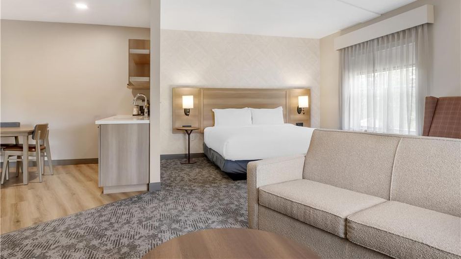 Best Western Plus Bridgewater Hotel Room
