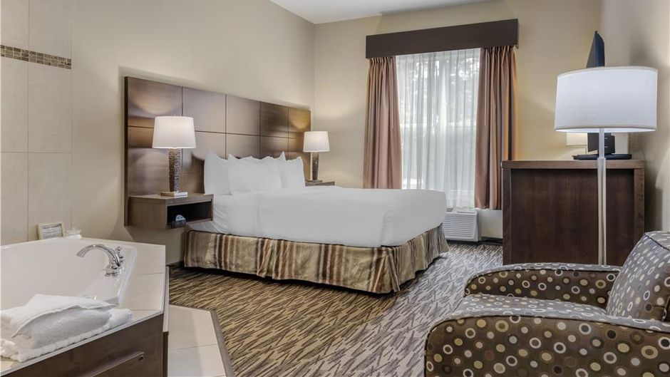 Best Western Plus Bridgewater Hotel Room