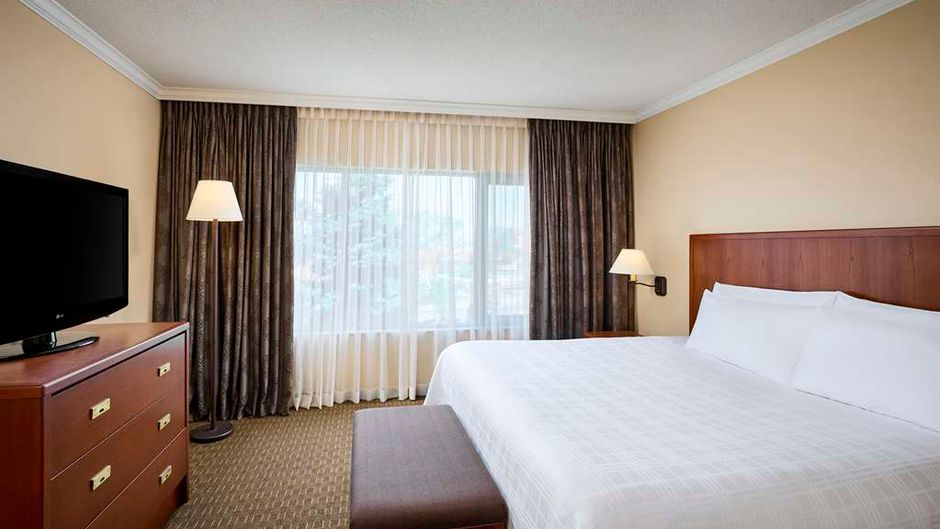 Best Western Plus Lamplighter Inn & Conf Room