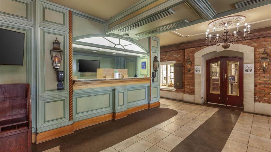 Best Western Fireside Inn Lobby