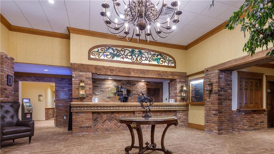 Best Western Parkway Inn & Conf Centre Lobby