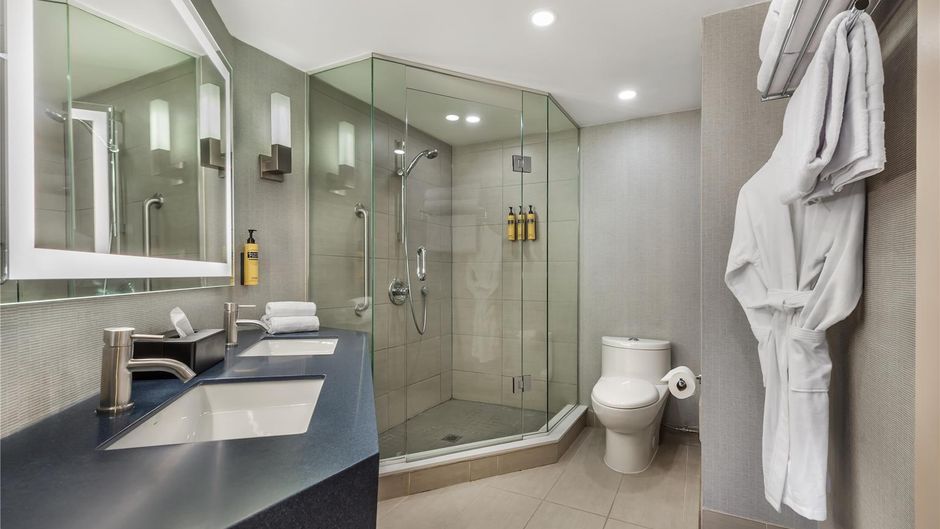 Best Western Plus Ottawa City Centre Room