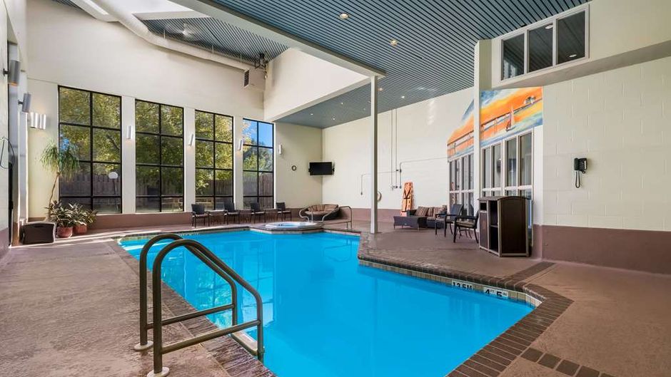 Best Western Belleville Pool