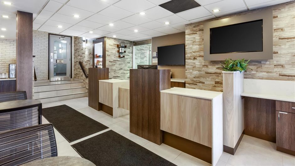 Best Western Belleville Lobby
