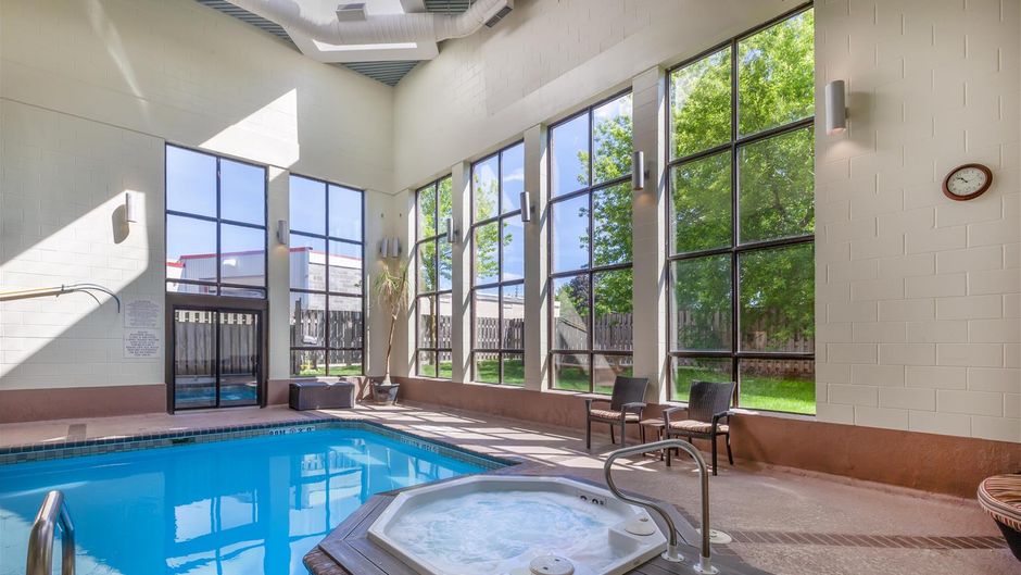 Best Western Belleville Pool