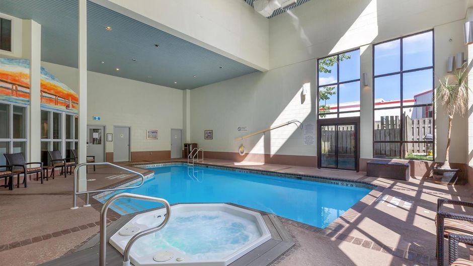 Best Western Belleville Pool