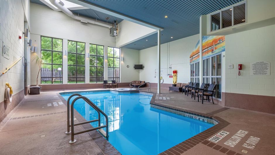 Best Western Belleville Pool