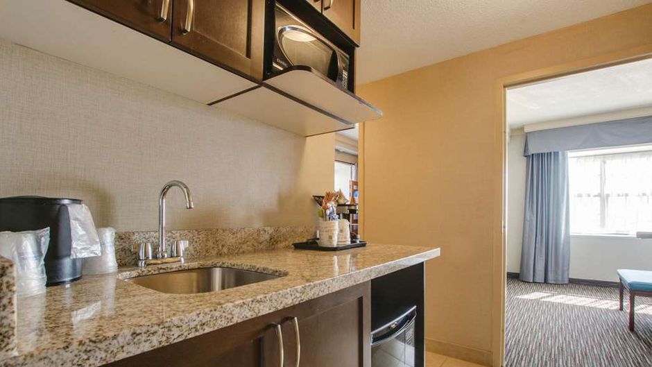 Best Western Brantford Hotel and Conf Room