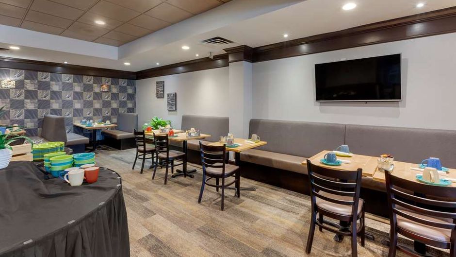 Best Western Plus Toronto Airport Hotel Restaurant