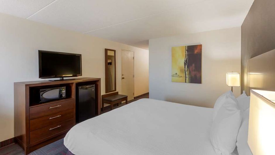 Best Western Plus Toronto Airport Hotel Room