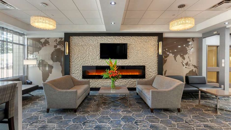 Best Western Plus Toronto Airport Hotel Lobby