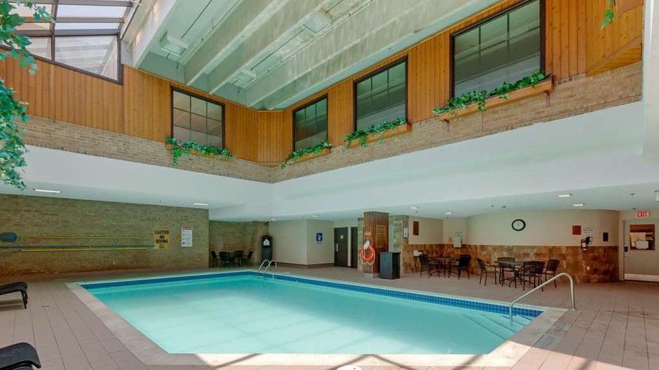 Best Western Plus Toronto Airport Hotel Pool
