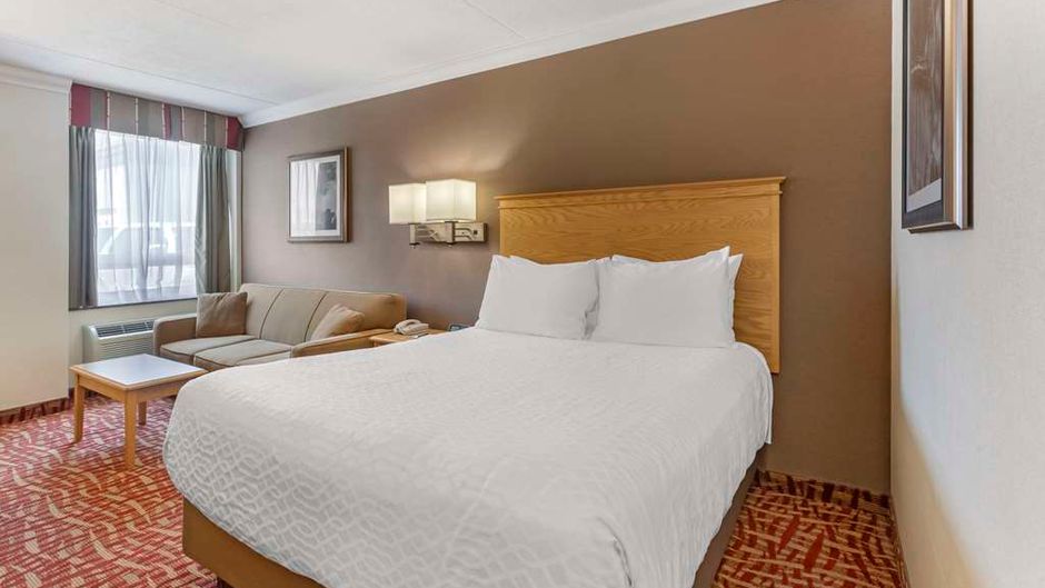 Best Western Plus Cobourg Inn & Conv Ctr Room