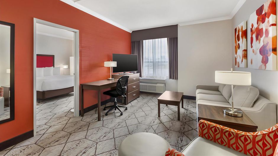 Best Western Plus Rose City Suites Room