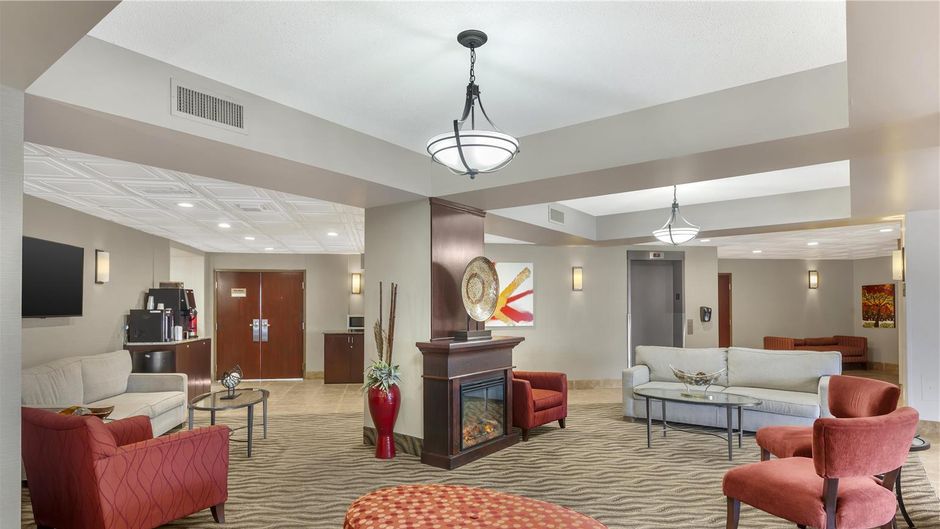 Best Western Plus Rose City Suites Lobby