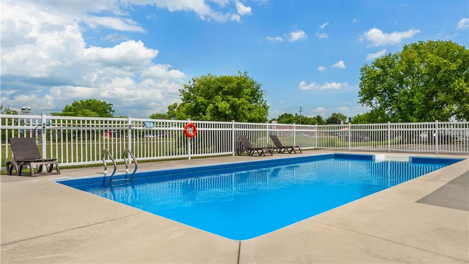 Best Western Smiths Falls Hotel Pool