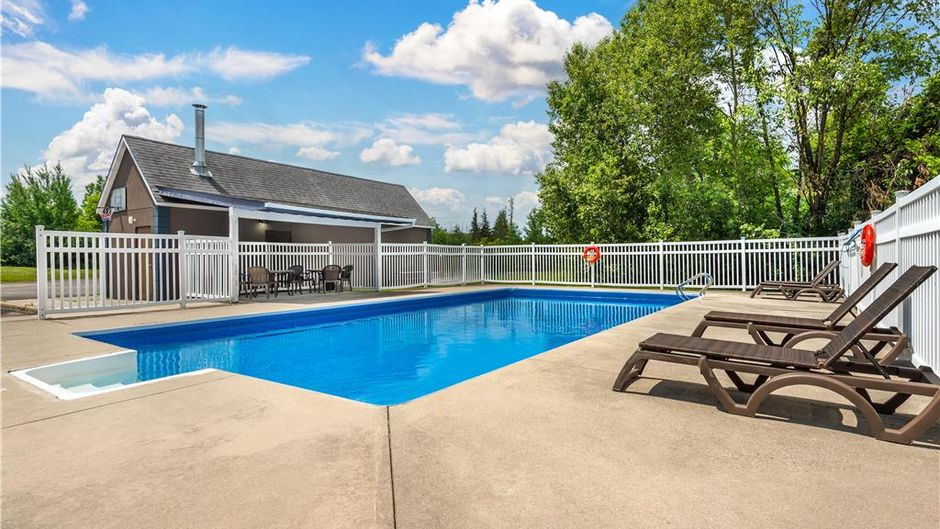 Best Western Smiths Falls Hotel Pool