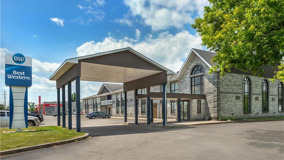 Best Western Smiths Falls Hotel Exterior