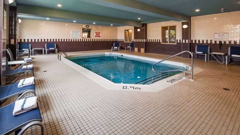 Best Western Plus Barrie Pool