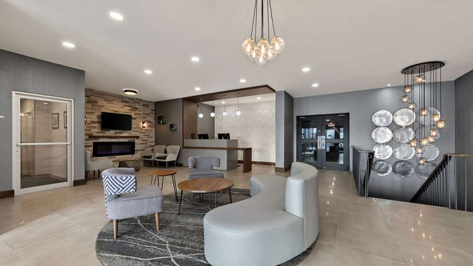 Best Western Parkway Hotel Toronto North Lobby