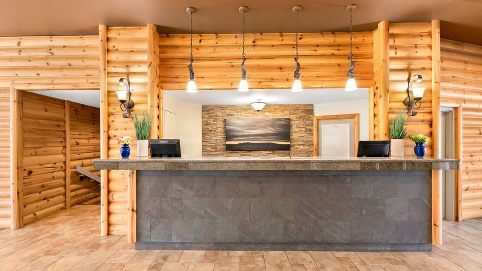 Best Western Plus Nor'Wester Hotel & Cnf Lobby