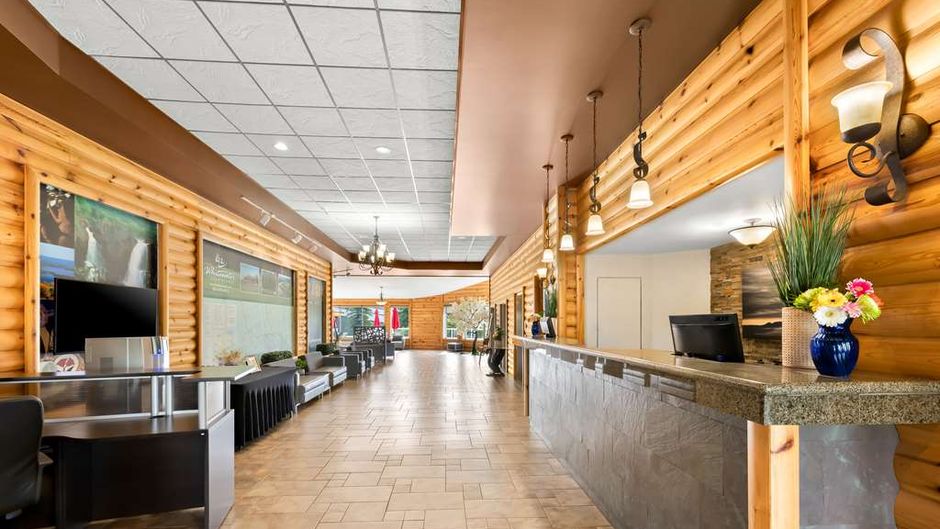 Best Western Plus Nor'Wester Hotel & Cnf Lobby