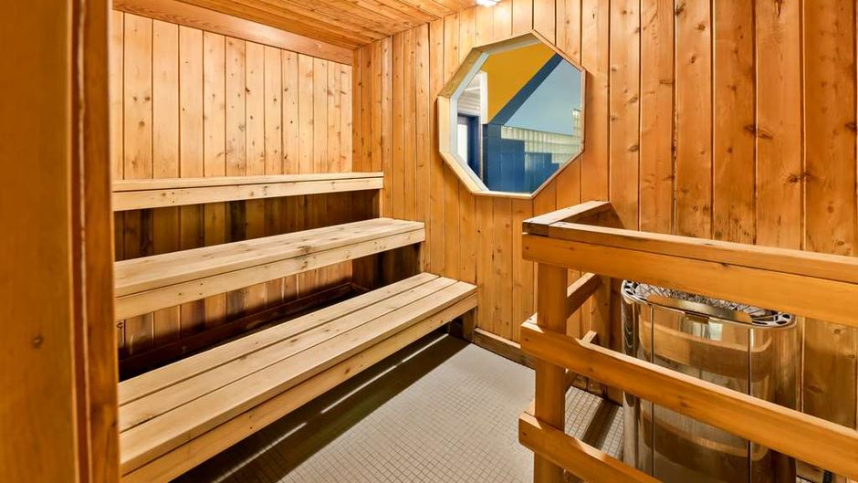 Best Western Plus Nor'Wester Hotel & Cnf Spa