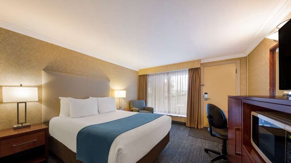Best Western Voyageur Place Hotel Room