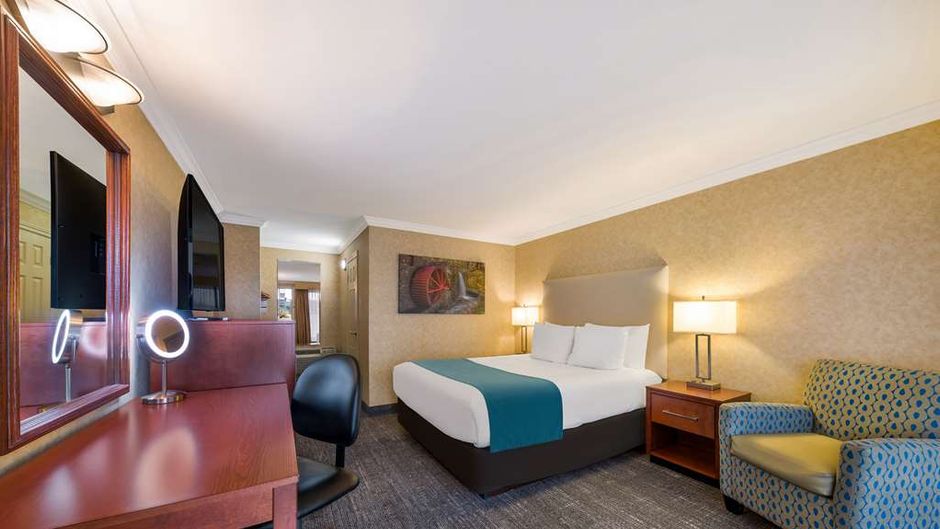 Best Western Voyageur Place Hotel Room