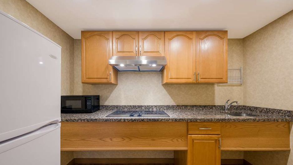 Best Western Voyageur Place Hotel Suite